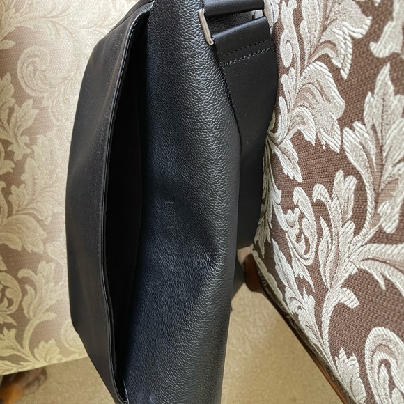 Michael Kors Laptop Bag. Like New- In Excellent Condition! - Picture 10 of 10